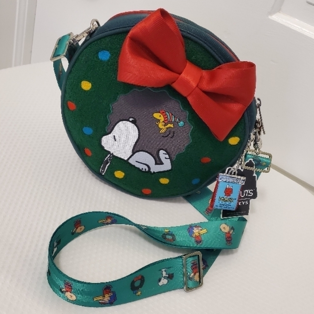 NWT Harveys Peanuts Snoopy Green Crossbody Bag, Festive Fun Unique